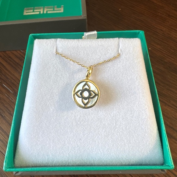 EFFY gold, diamond and mother of pearl dog bone necklace - Picture 3 of 7